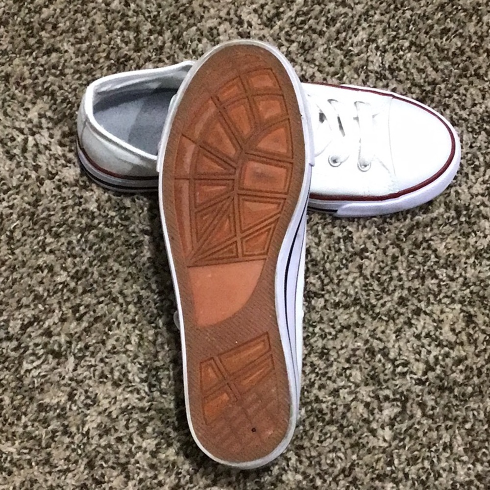 Converse-like canvas shoe - SZ 8 - worn once - Picture 3 of 3